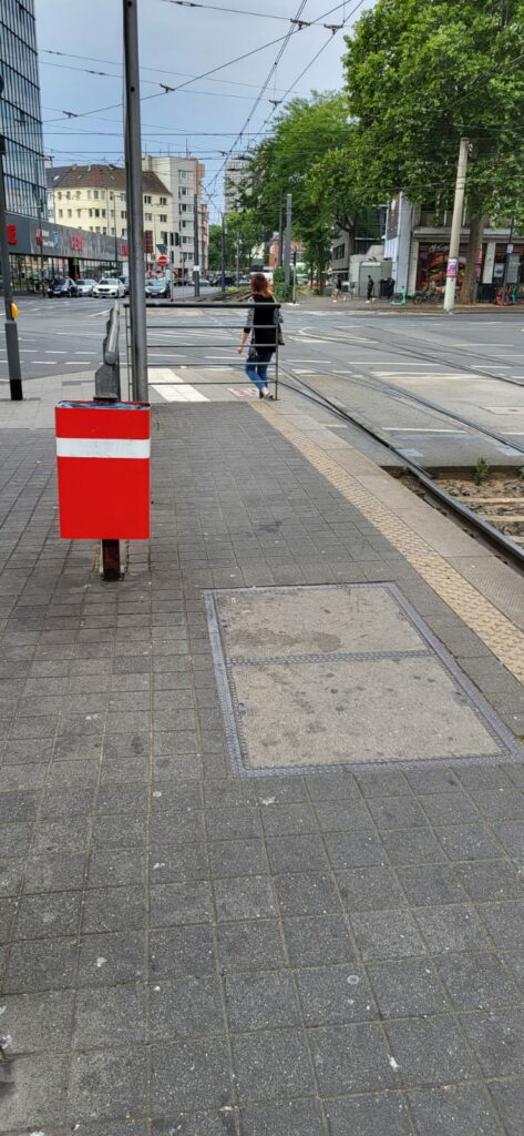 Ein Bahnsteig am Barbarossaplatz in Köln