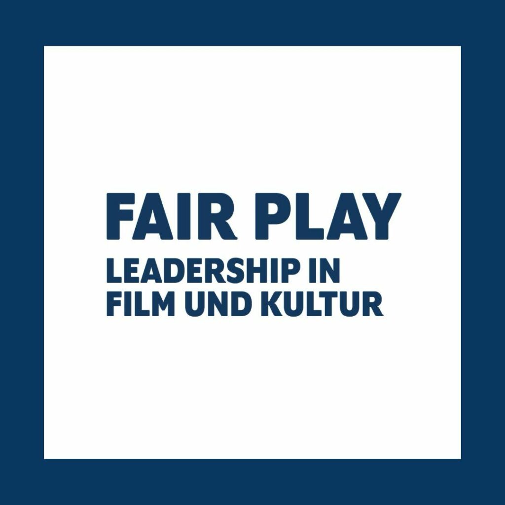 Zu sehen ist in Großbuchstaben FAIR PLAY. Darunter steht Leadership in Film und Kultur.